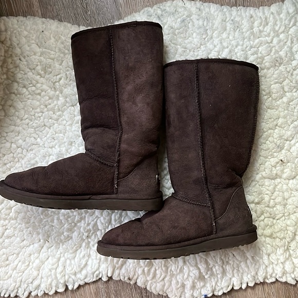 ORIGINAL DESIGN for these UGG Women's Classic Tall II Boots.. RARE🏴☠️
#musthave - Picture 6 of 10